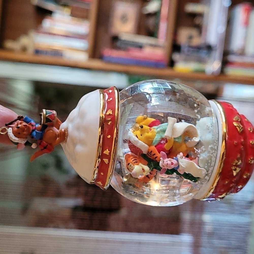 NIB Winnie the Pooh Snow Globe ornaments